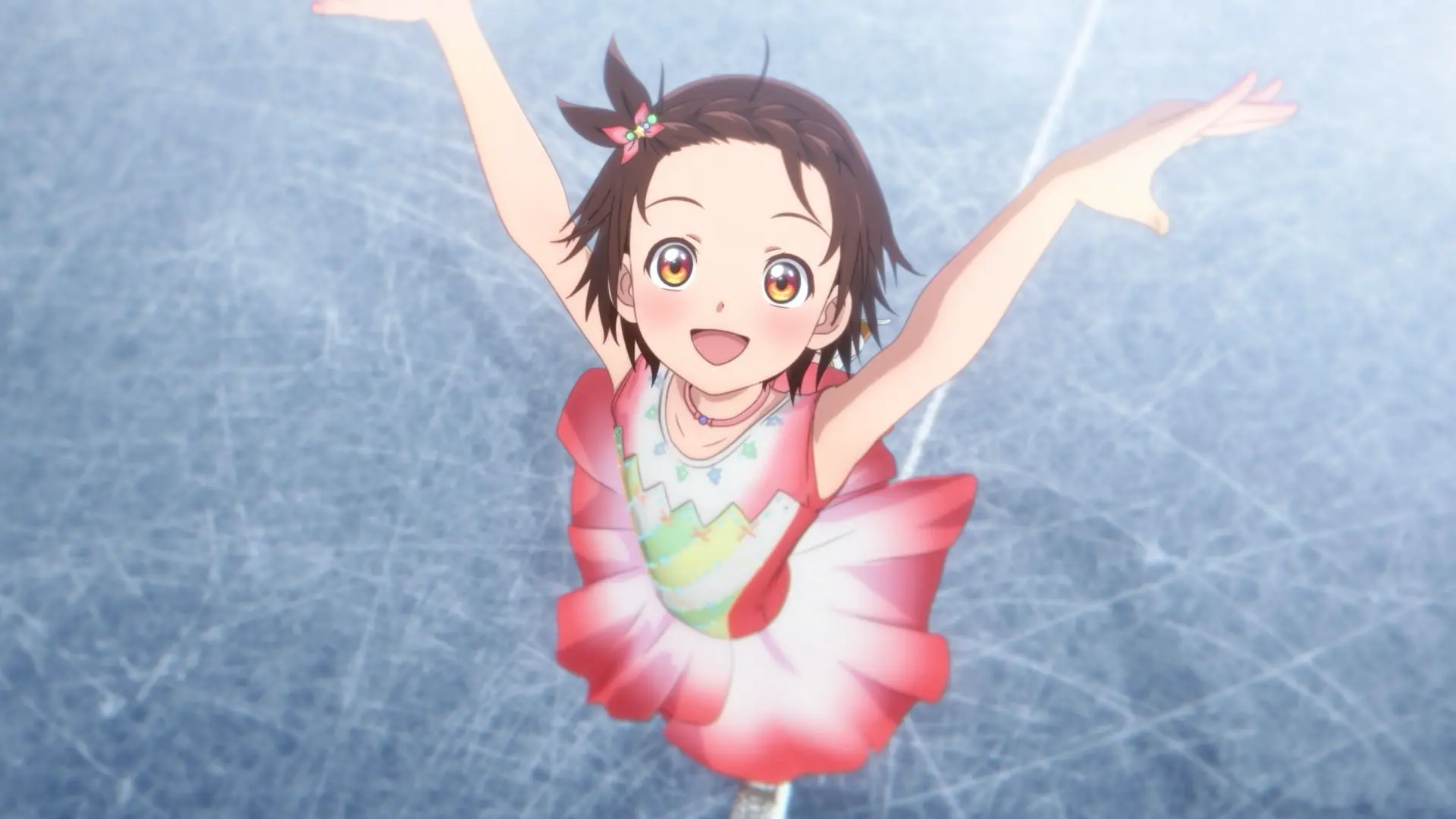 Inori Yuitsuka sorrindo durante uma apresentação de patinação artística