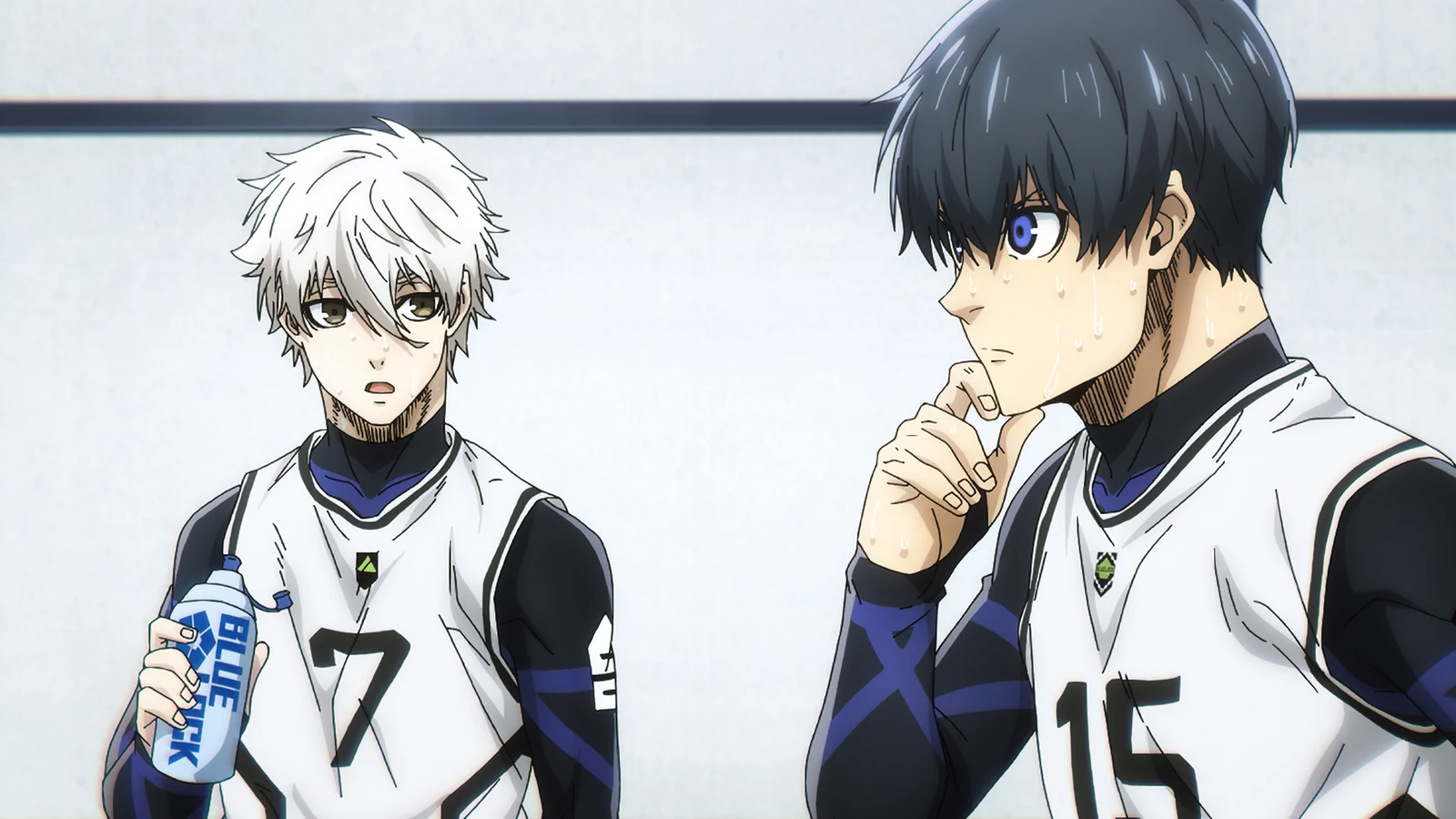 Isagi e Nagi analisam a partida durante a segunda seleção de Blue Lock