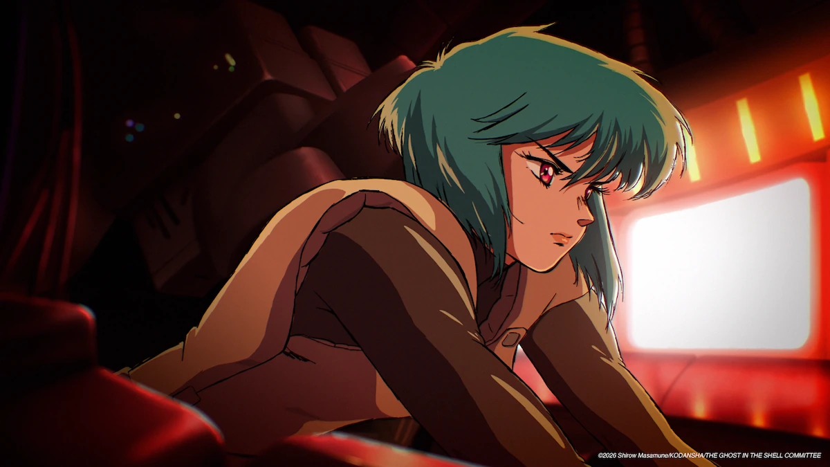 Motoko Kusanagi dentro de um veículo no anime The Ghost in the Shell de 2026
