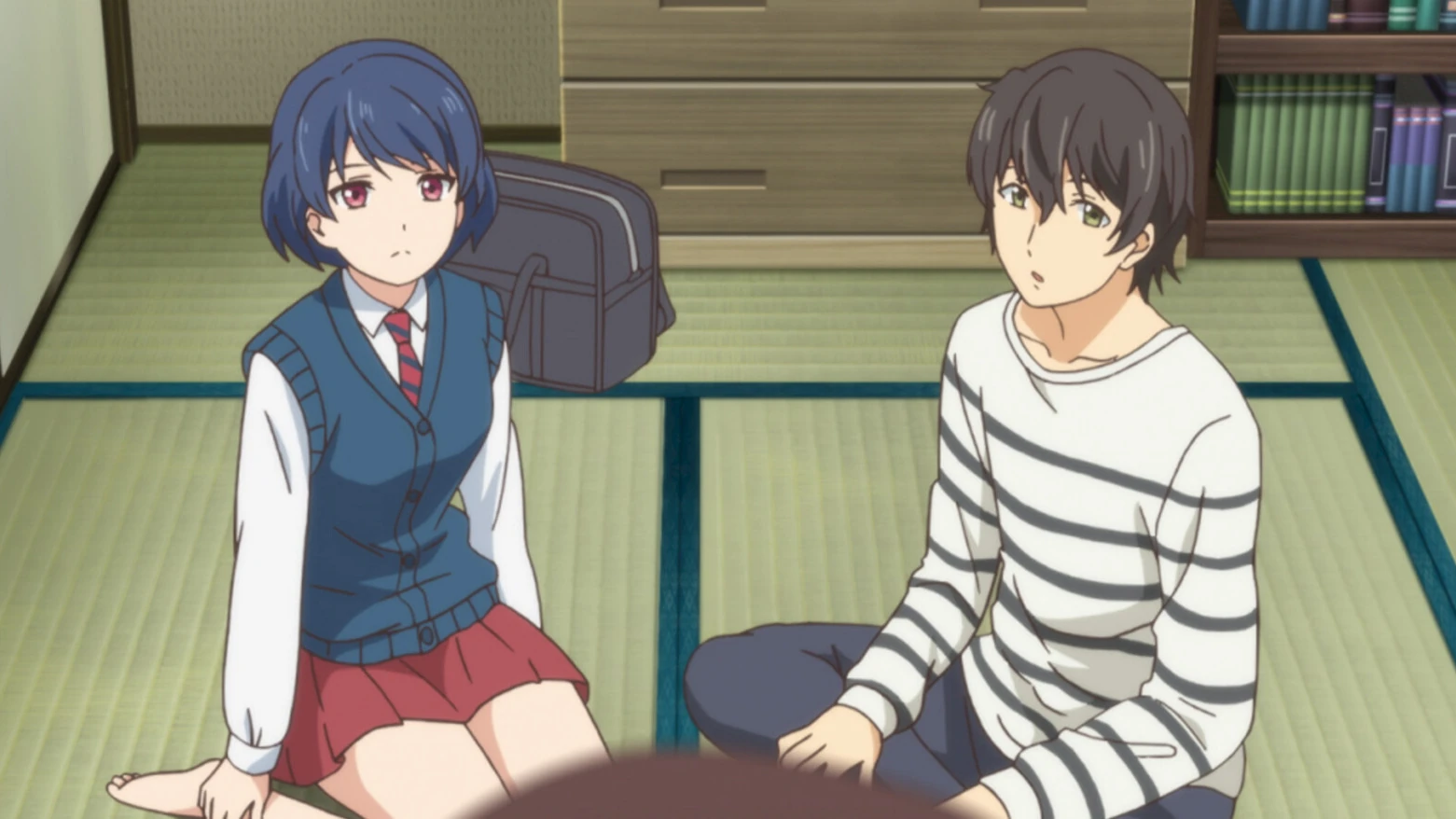 Natsuo em uma cena doméstica de Domestic Girlfriend