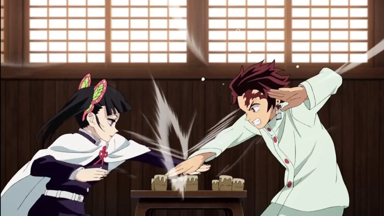 Tanjiro tentando acompanhar Kanao durante o treinamento na Mansão Borboleta